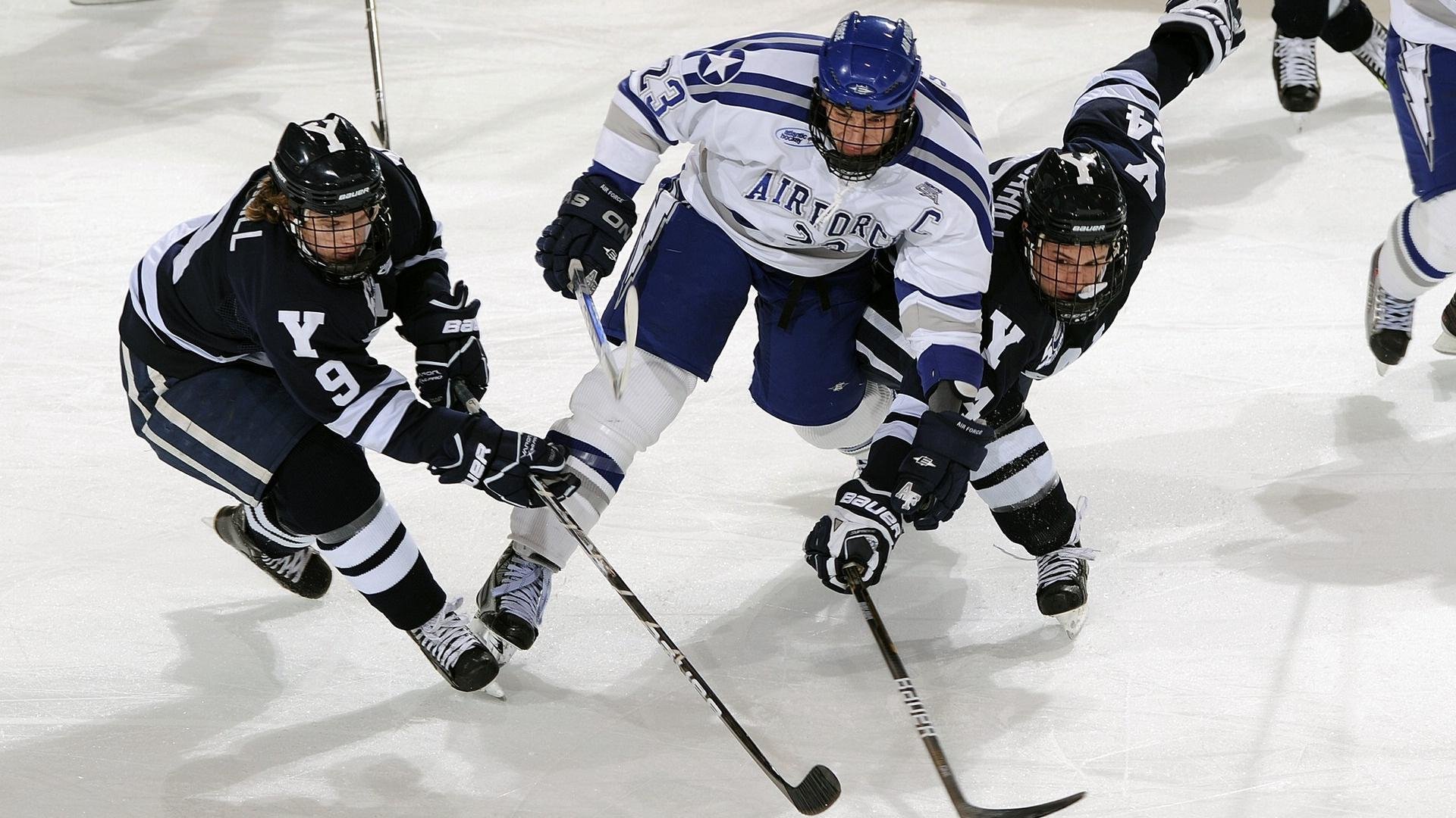 ac米兰足球官网-史上最“燃”关键三分：哪一个瞬间让现场沸腾？