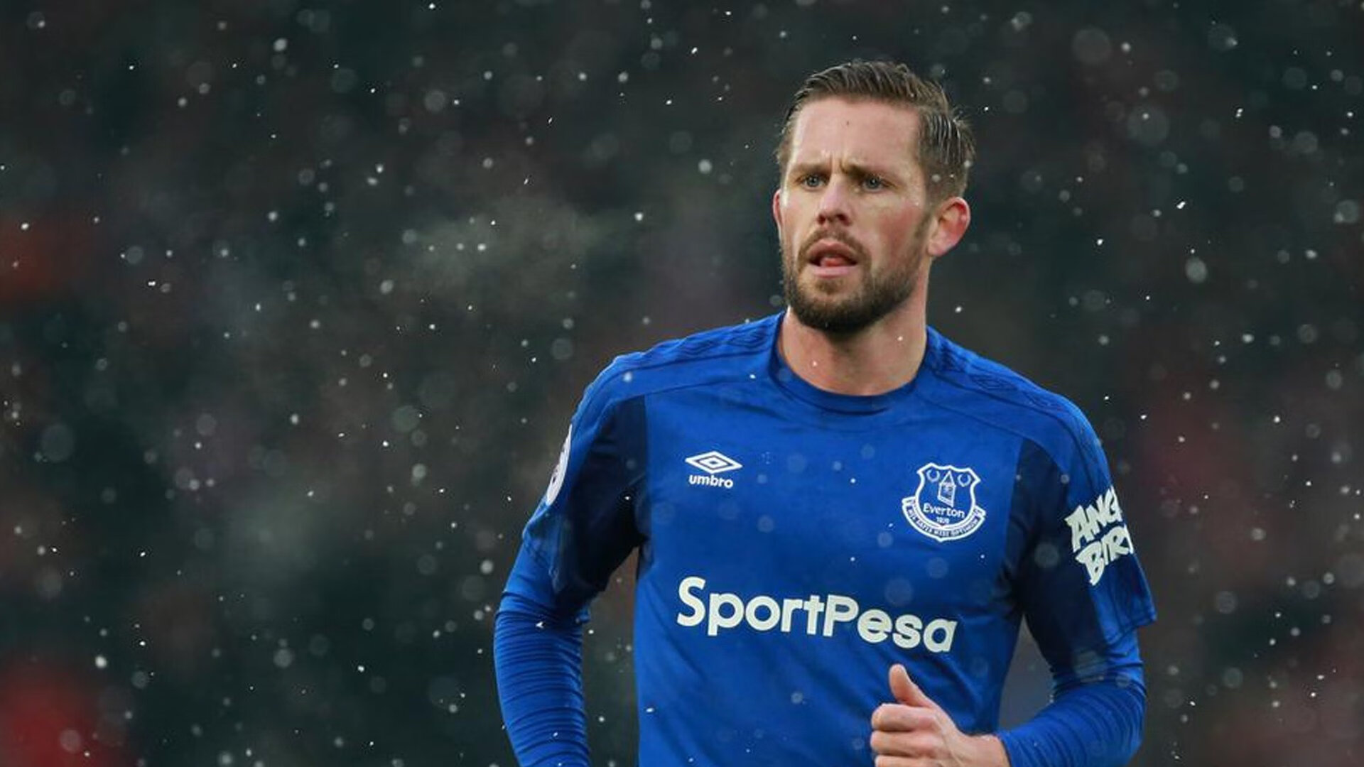 尼克斯主场每场为一位社区英雄致敬，激励城市正能量，尼克斯球队主场